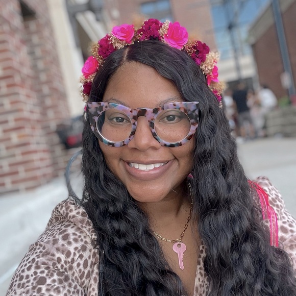 Meet your Posher, Danielle - Picture 1 of 1